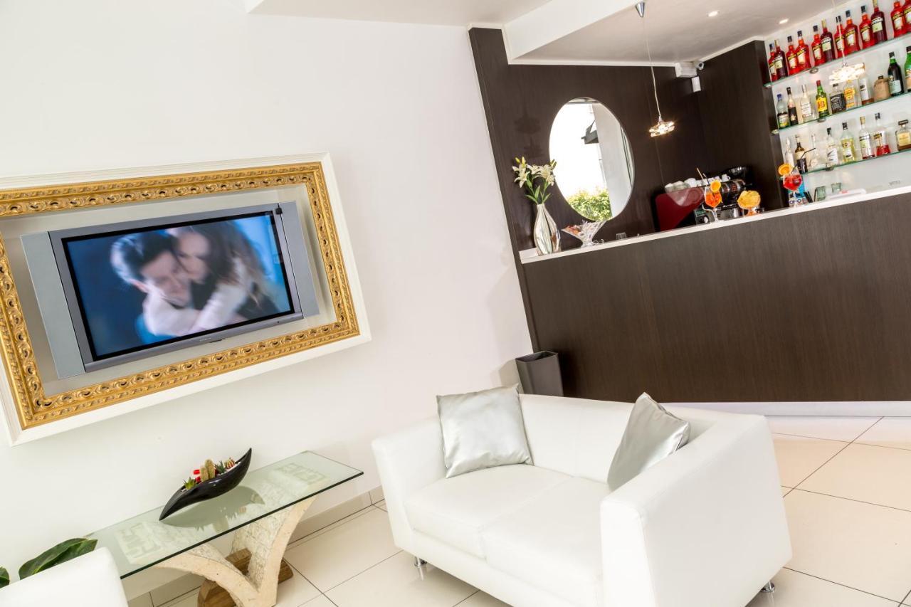 Hotel & Aparthotel Carinthia S リド・ディ・イエゾロ エクステリア 写真