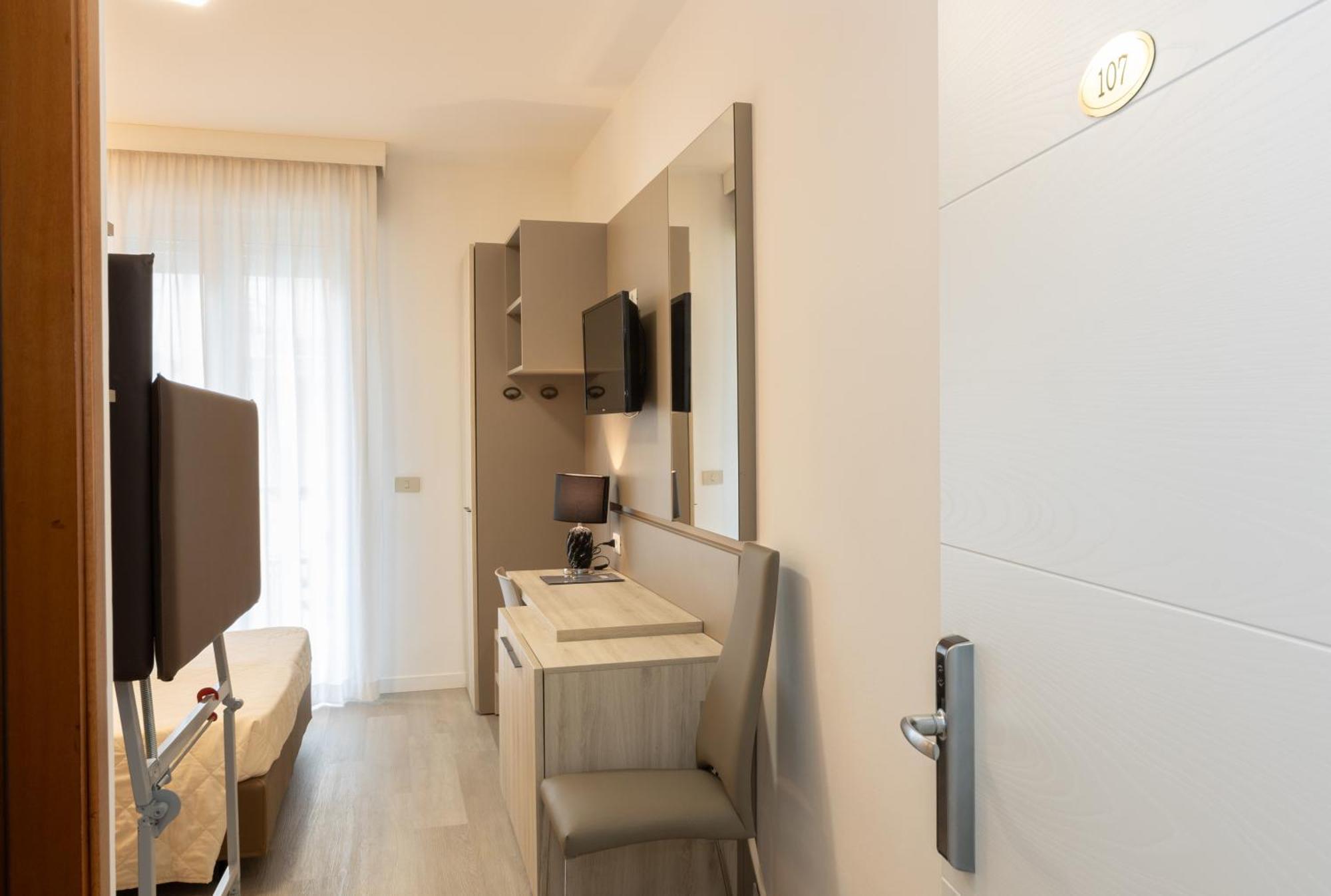 Hotel & Aparthotel Carinthia S リド・ディ・イエゾロ エクステリア 写真