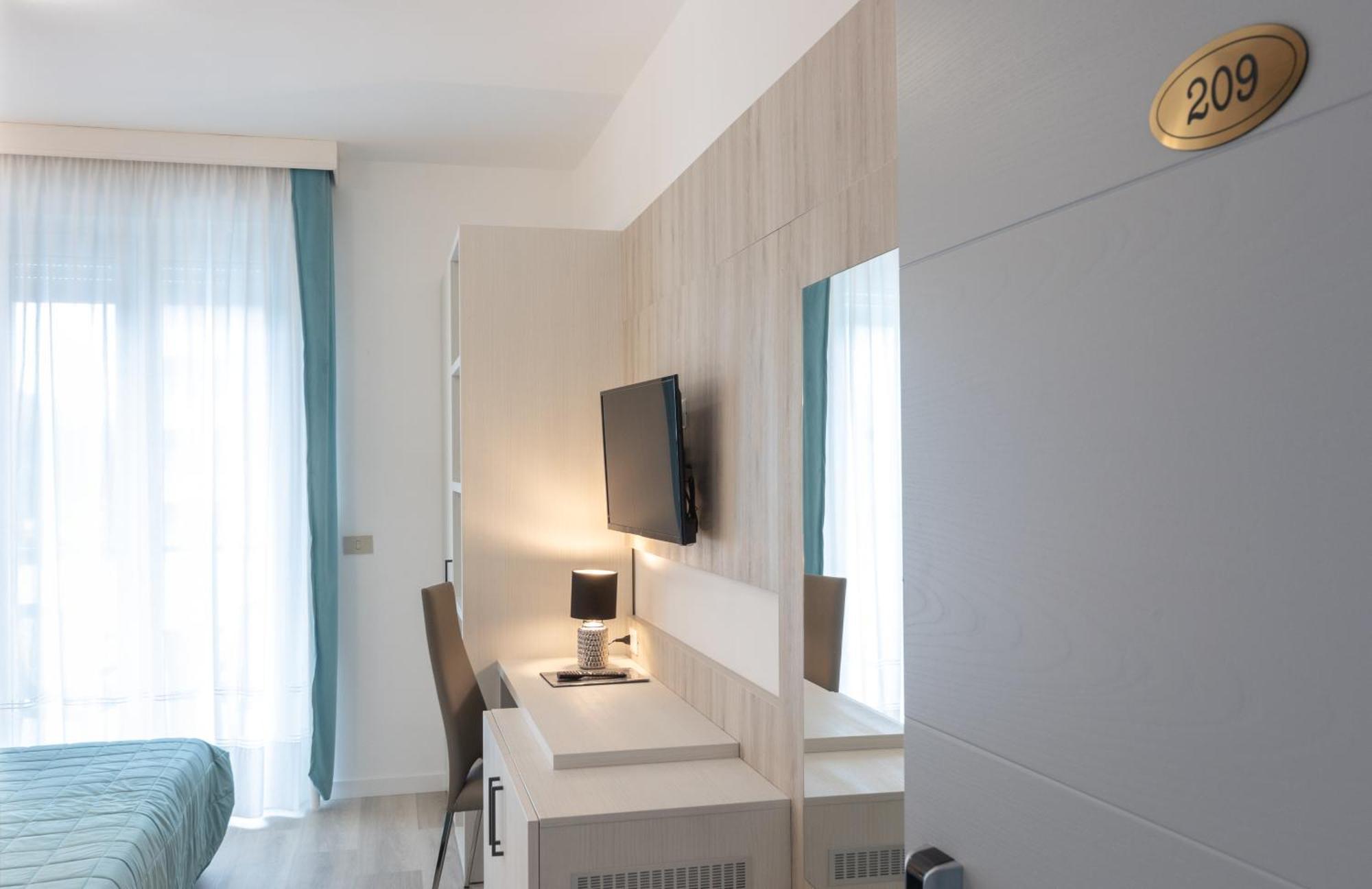 Hotel & Aparthotel Carinthia S リド・ディ・イエゾロ エクステリア 写真