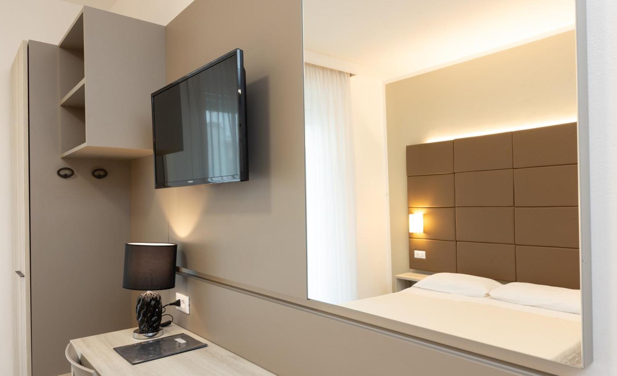Hotel & Aparthotel Carinthia S リド・ディ・イエゾロ エクステリア 写真